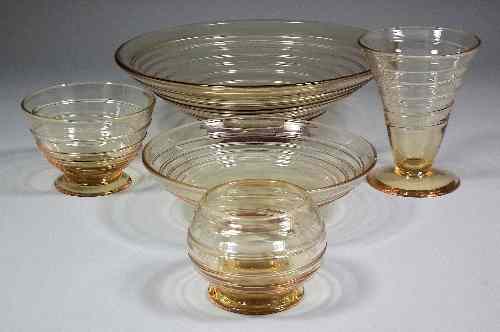 Appraisal: A Whitefriars ''Ribbon Range'' glass circular bowl in gold on