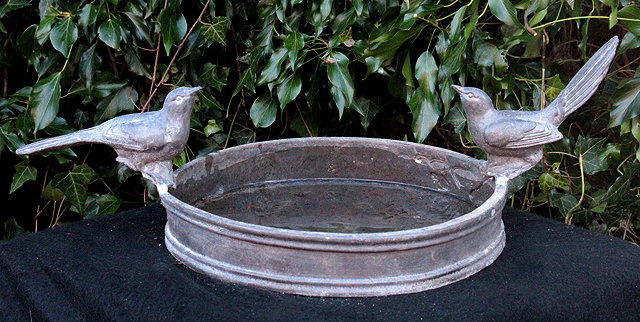 Appraisal: A LEAD CIRCULAR BIRD BATH with two perching birds cm