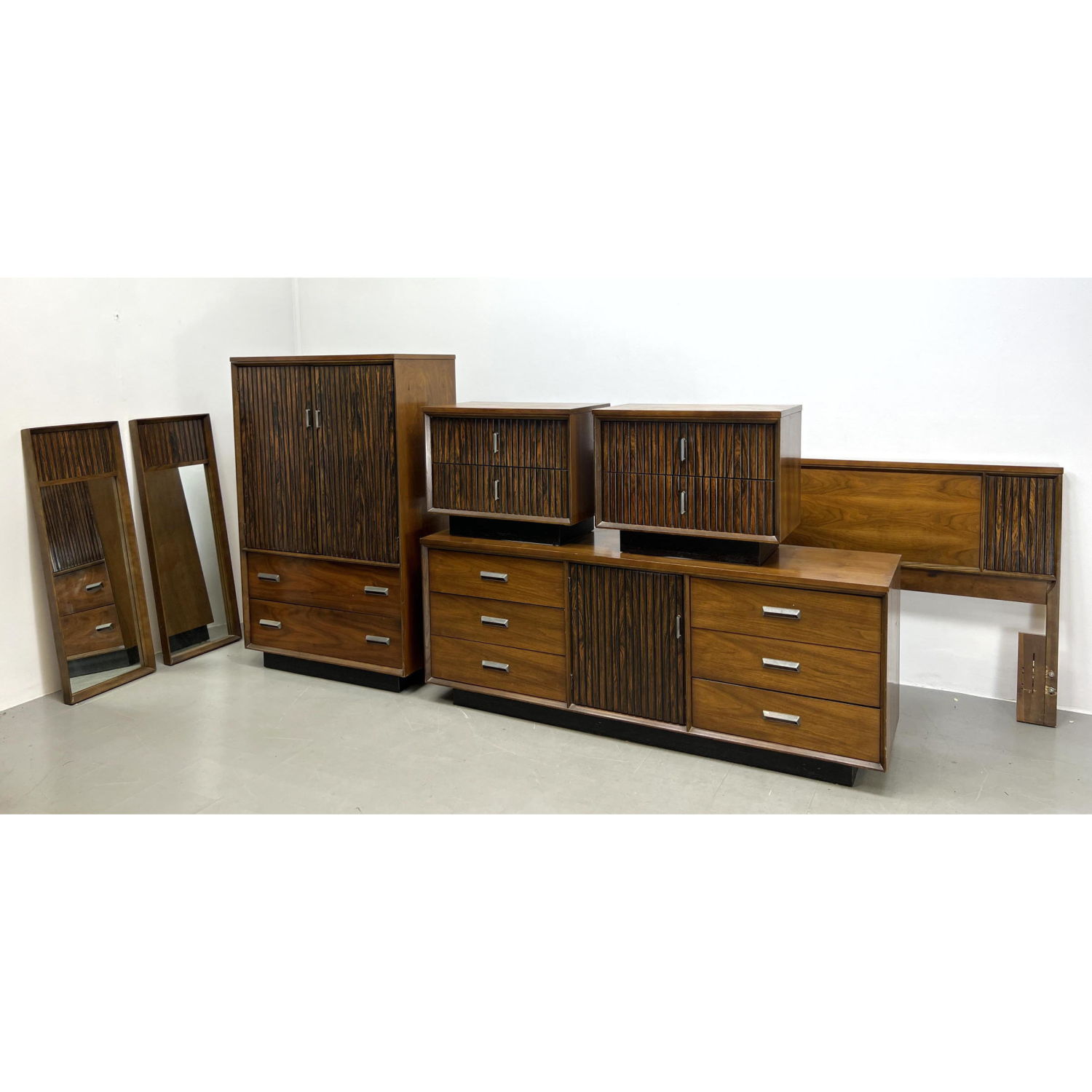 Appraisal: pc BASSETT Walnut Rosewood Bedroom Set Walnut Cabinets with vertical