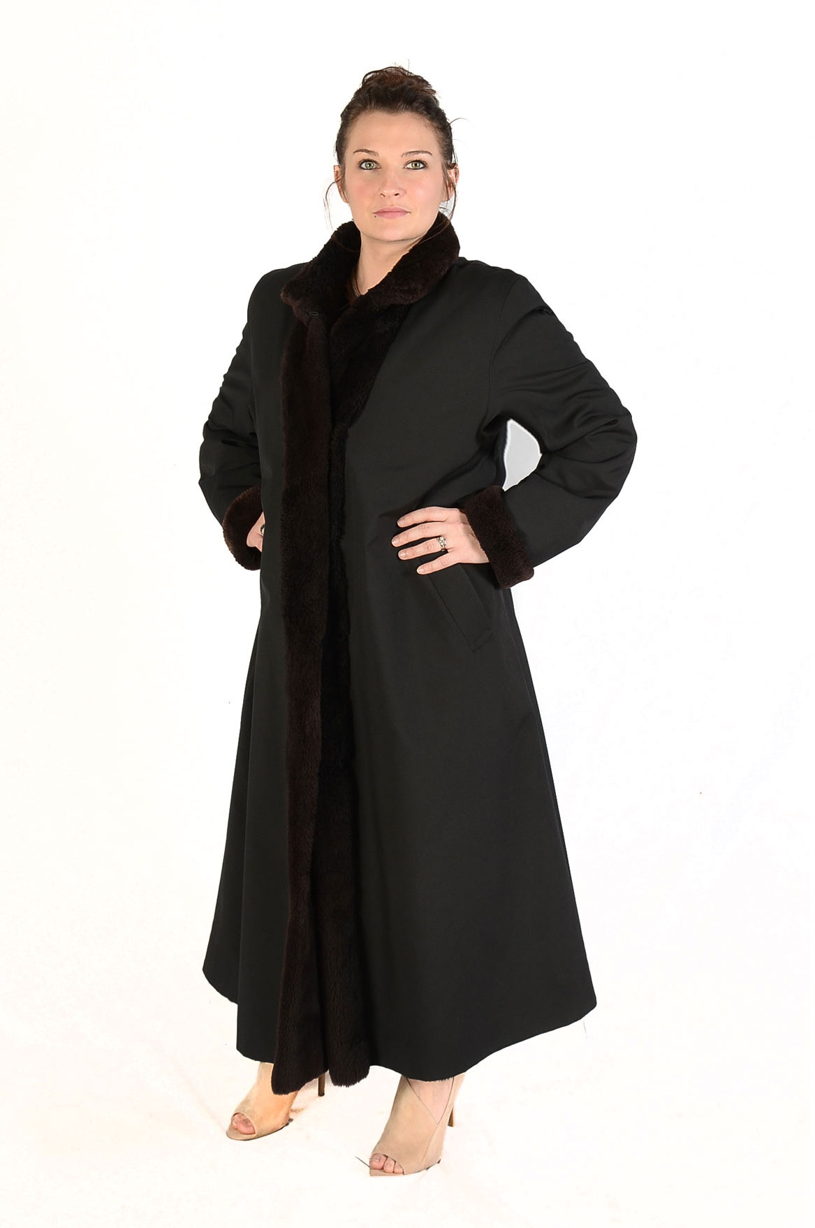 Appraisal: FULL LENGTH SHEARED BEAVER LINED RAIN WINTER COAT The best