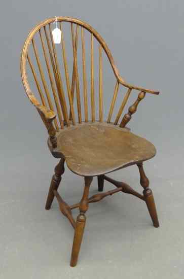 Appraisal: th c spindle continuous arm Windsor chair '' Seat Ht