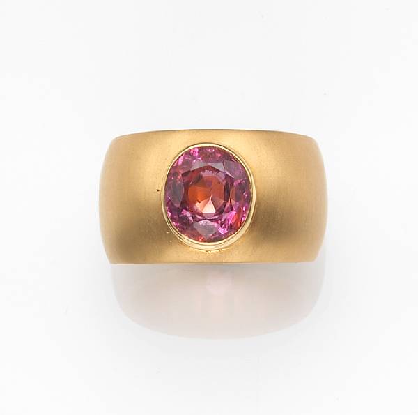 Appraisal: A pink spinel and k gold ring estimated spinel weight