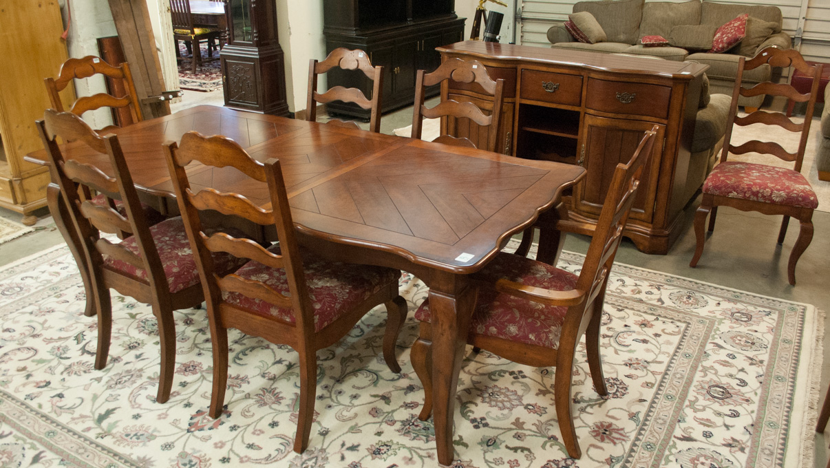 Appraisal: TEN-PIECE PROVINCIAL STYLE DINING FURNITURE SET Universal Furniture Co recent