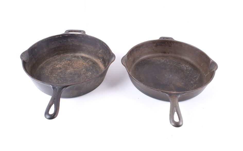 Appraisal: Griswold Antique Cast Iron Skillets This lot features a pair