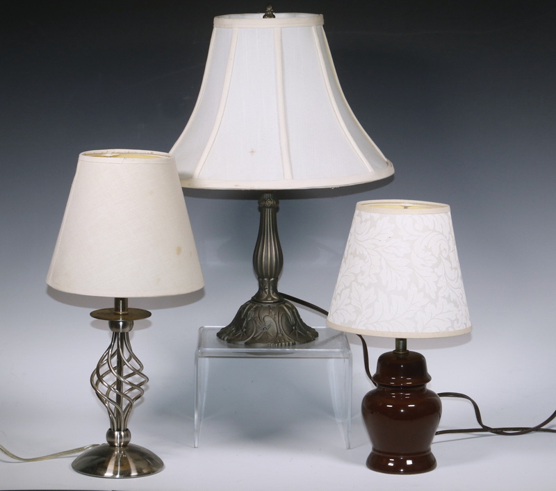 Appraisal: TABLE LAMPS Lot of contemporary single fixture table lamps with