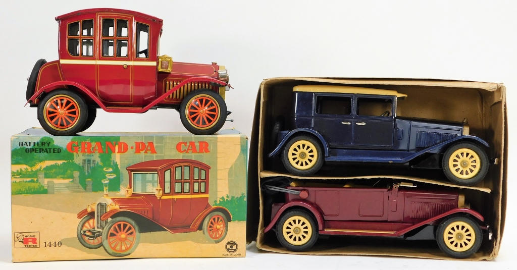 Appraisal: ROSKO AND JAPANESE TIN TOY CARS WITH BOXES Japan th