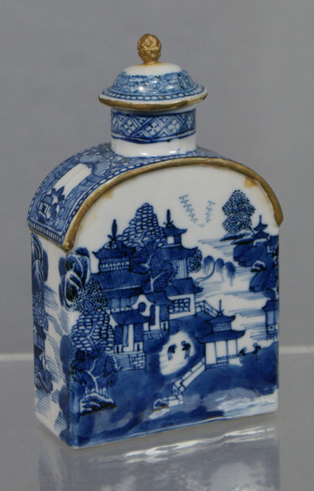 Appraisal: Chinese Export porcelain Nanking tea jar finial restored h Estimate