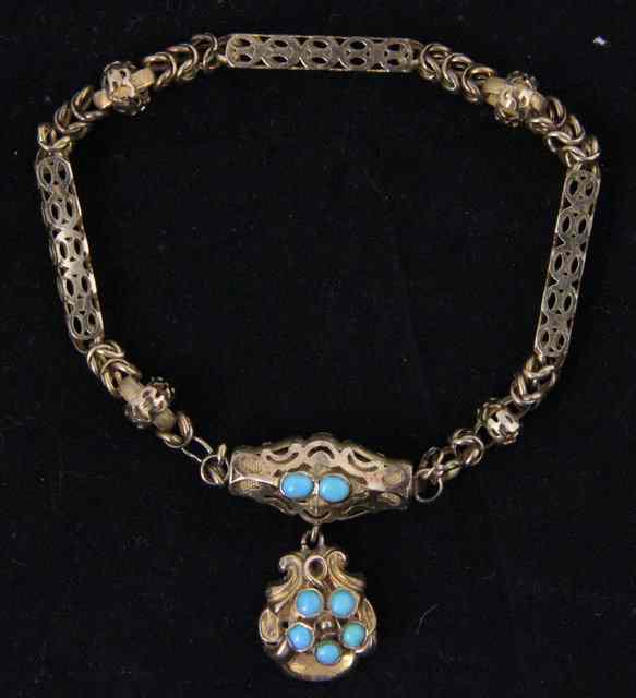 Appraisal: A Victorian gold fancy link bracelet the pierced links to