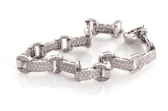 Appraisal: Diamond link bracelet four hundred three round brilliant diamonds ctw