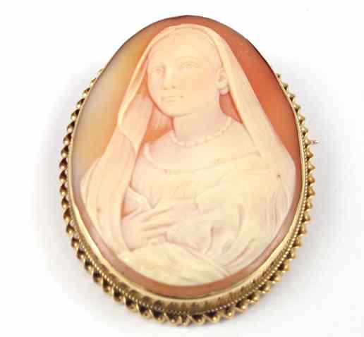 Appraisal: LARGE PORTRAIT CAMEO PENDANT BROOCH k yellow gold the relief-carved