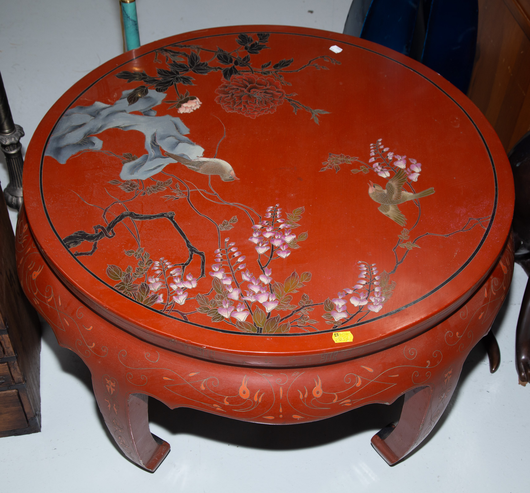 Appraisal: CHINESE STYLE ROUND COFFEE TABLE rd quarter th century with