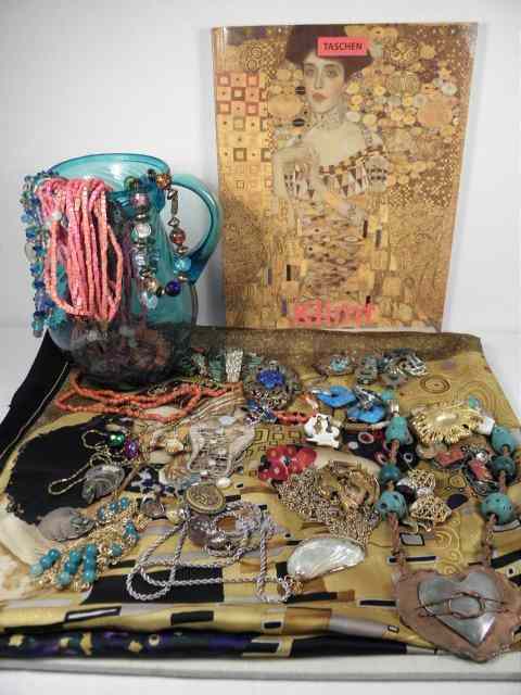 Appraisal: Lot of assorted ladies costume jewelry and more Includes necklaces