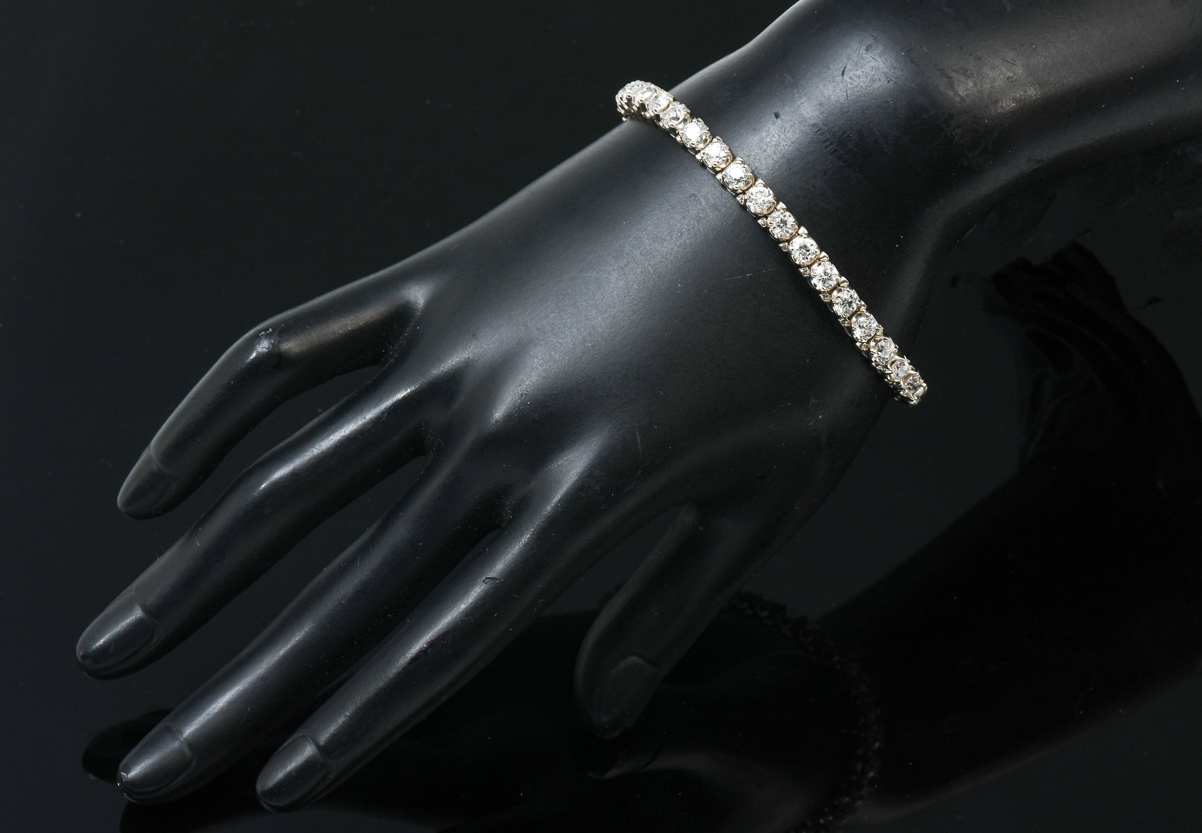 Appraisal: K CTW DIAMOND IN-LINE BRACELET old European round cut diamonds