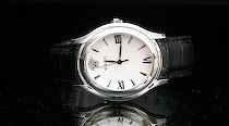 Appraisal: Versace Bond Street Watch Silvered slightly elongate dial with Roman