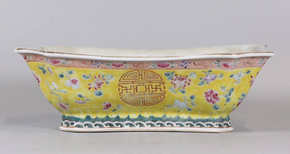 Appraisal: Chinese porcelain planter bowl possibly th c decorated with floral