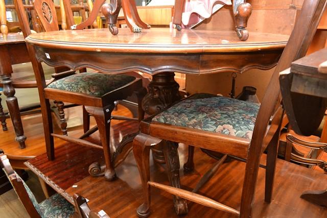 Appraisal: A CIRCULAR ANTIQUE STYLE EXTENSION DINING TABLE