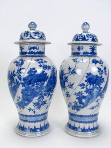 Appraisal: Pair of blue and white Chinese export porcelain lidded vases