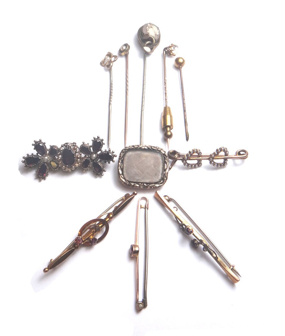 Appraisal: A flat cut garnet and half pearl set brooch with