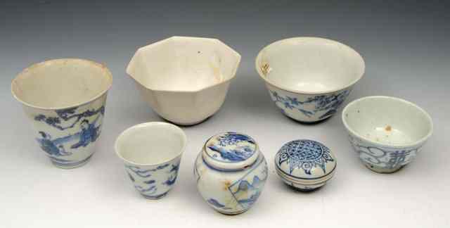 Appraisal: A COLLECTION OF SEVEN CHINESE PIECES to include a beaker