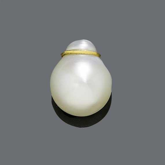 Appraisal: NATURAL PEARL PENDANT ca Yellow gold Plain pendant of white