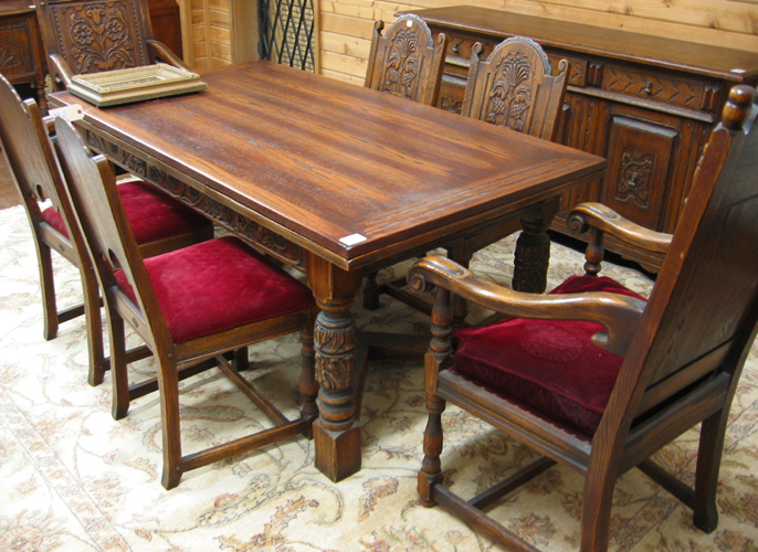 Appraisal: AN OAK DRAW-LEAF DINING TABLE AND CHAIR SET American c