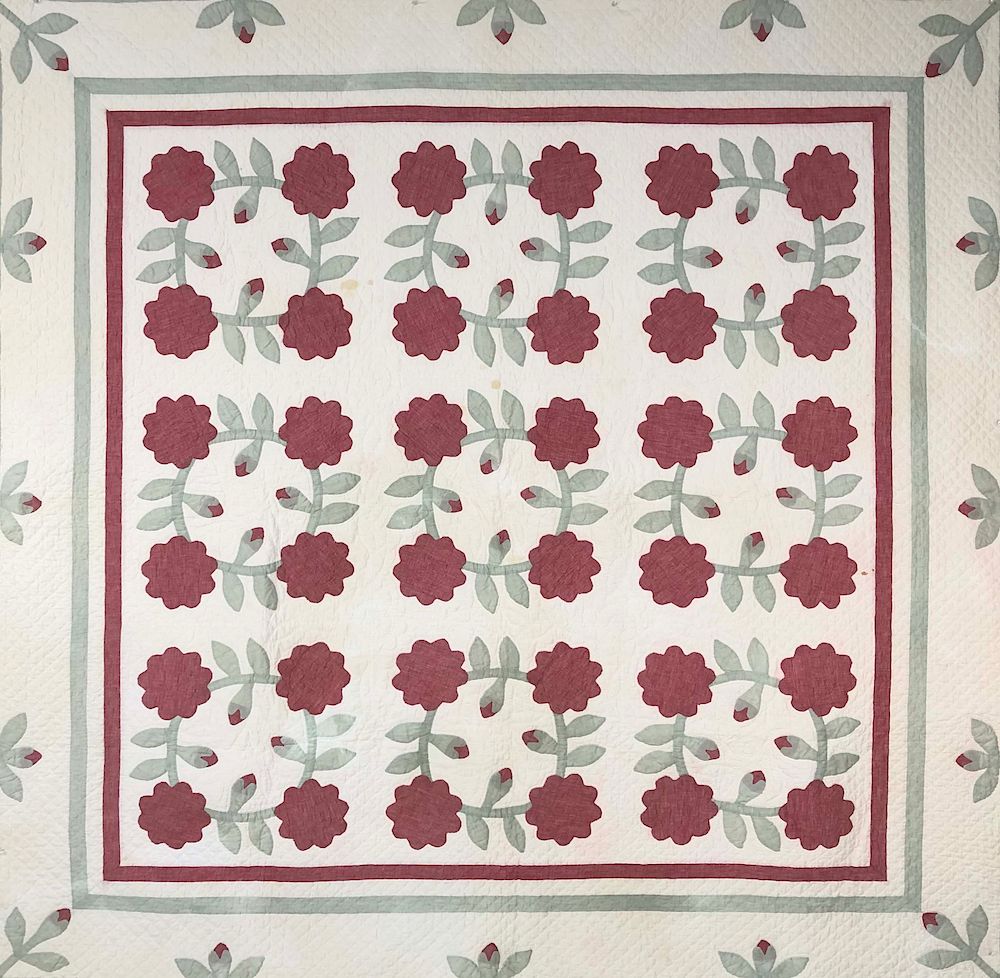 Appraisal: s Vintage Rose of Sharon Wreath Applique Quilt s Vintage