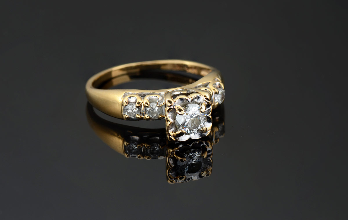 Appraisal: K DIAMOND ENGAGEMENT RING K yellow gold ring contains five