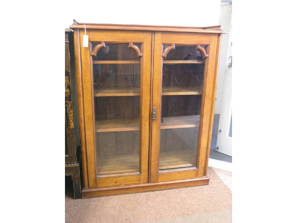 Appraisal: A Victorian mahogany bookcase pair of glazed doors enclosing four