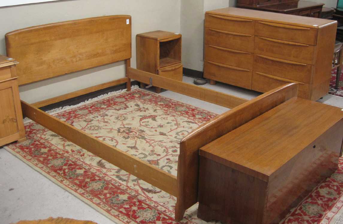 Appraisal: FOUR-PIECE MID-CENTURY MODERN MAPLE BEDROOM FURNITURE SET Heywood-Wakefield Co Encore