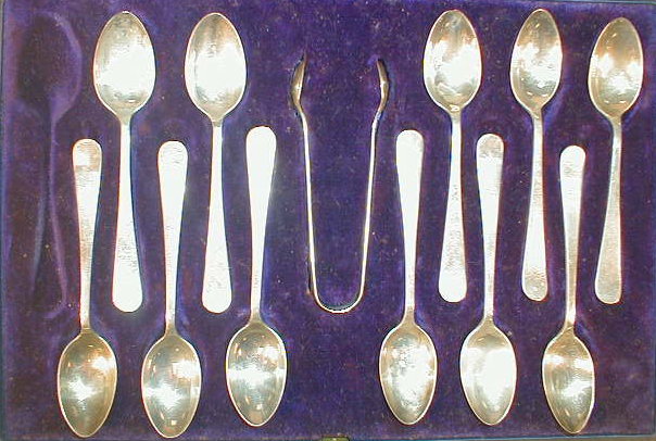 Appraisal: A set of twelve Edward VII silver teaspoons and matching