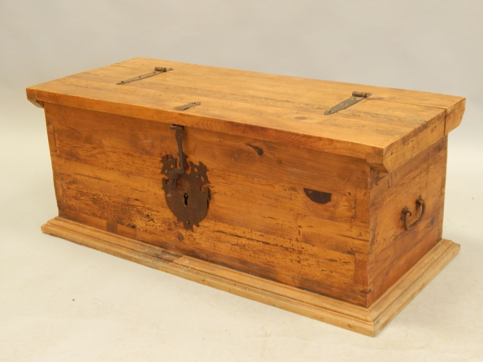 Appraisal: A Mexican type pine blanket chest with decorative ironwork on