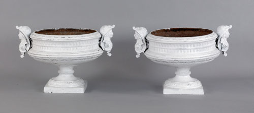 Appraisal: Pair of American cast iron garden urns th c with