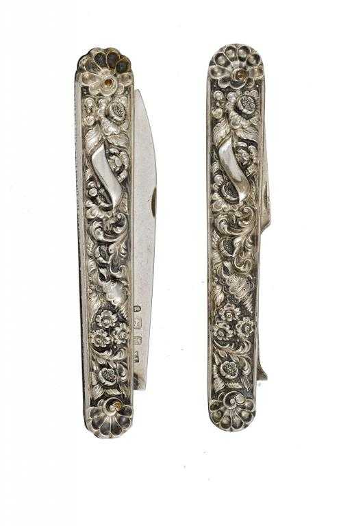 Appraisal: A GEORGE IV SILVER FRUIT KNIFE AND FORK the scales