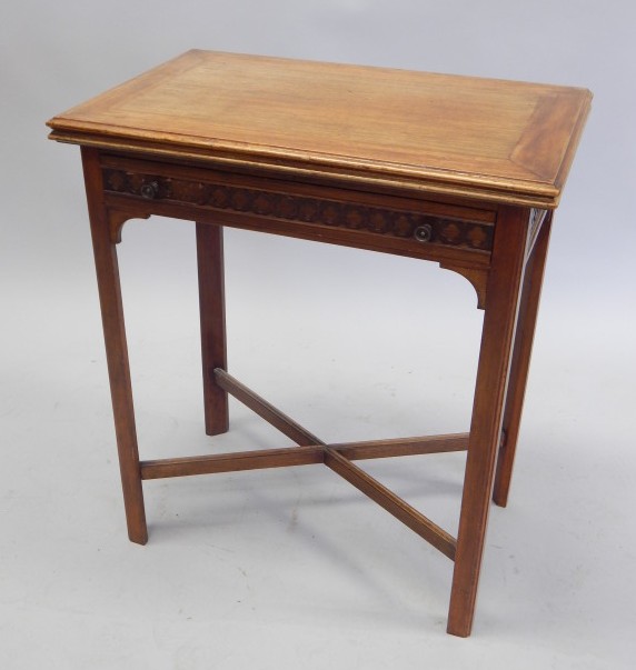 Appraisal: An Edwardian mahogany card table the rectangular hinged top with