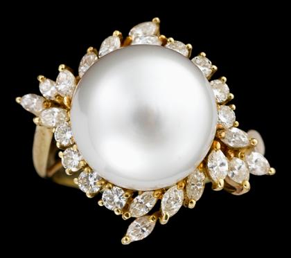 Appraisal: karat yellow gold pearl and diamond ringApproximately mm pearl framed