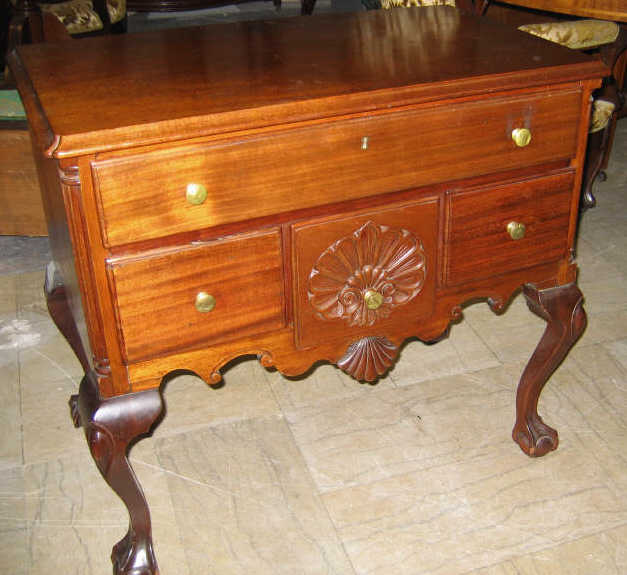 Appraisal: AMERICAN TH CENTURY MAHOGANY LOW BOY The rectangular top with