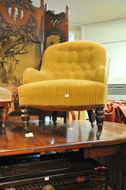 Appraisal: AN EDWARDIAN BUTTON BACKED ARMCHAIR