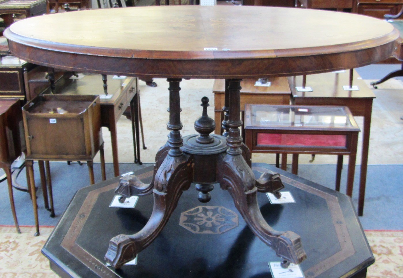 Appraisal: A Victorian marquetry inlaid walnut oval loo table cm x