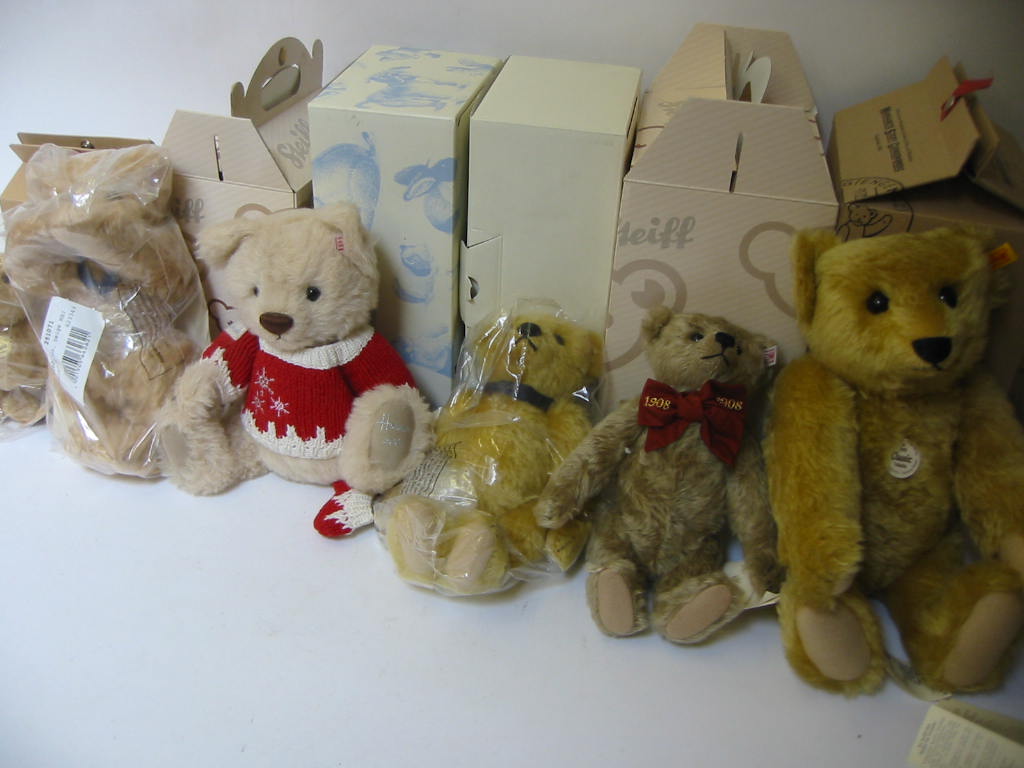 Appraisal: Six Steiff replica bears all with button label in ear