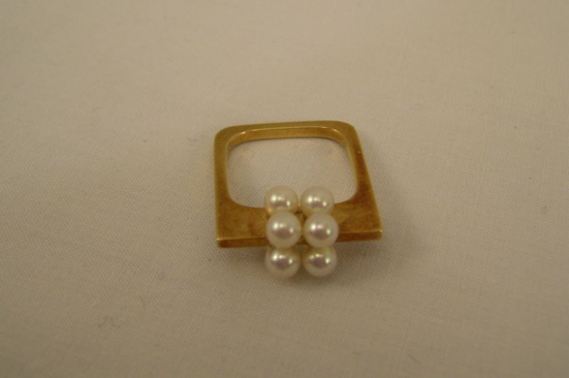 Appraisal: kt Yellow Gold Pearl Ring Eight cultured pearls