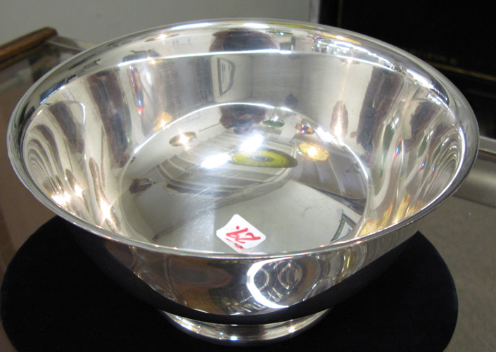 Appraisal: STERLING SILVER SERVING BOWL a copy of the original by