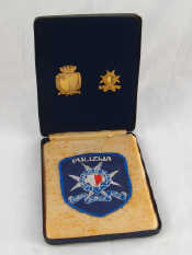 Appraisal: A set of Maltese police badges in presentation box