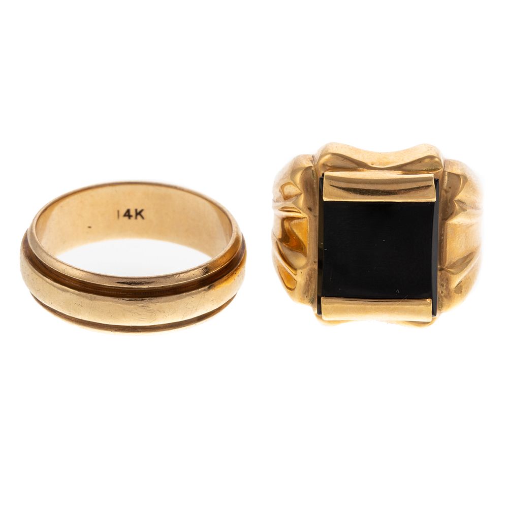 Appraisal: A Gent's K Black Onyx Ring K Ridged Band K