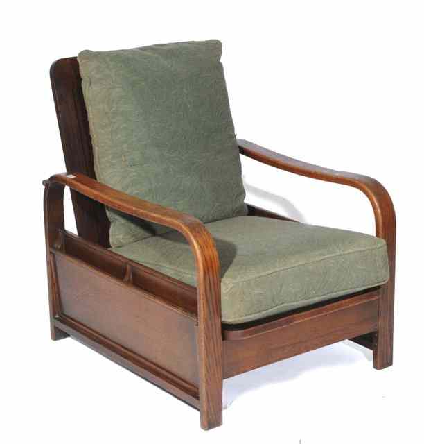 Appraisal: AN OAK RECLINING CHAIR with adjustable action and shaped arms