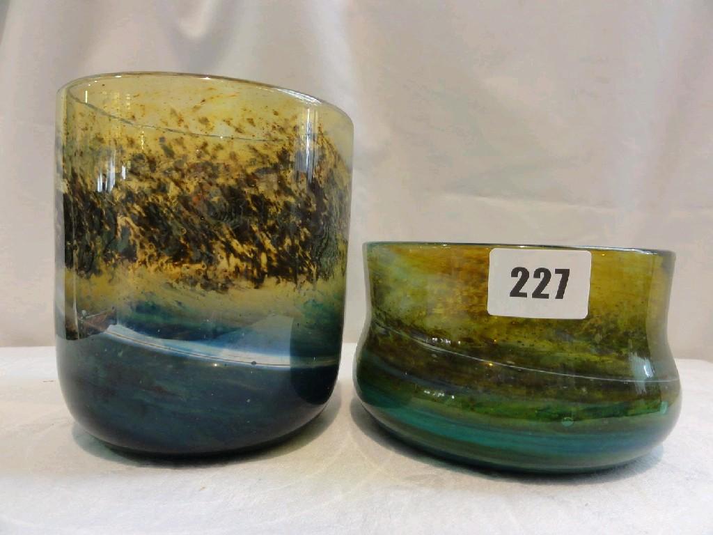 Appraisal: Two glass bowls with mottled and streaked finish in tones