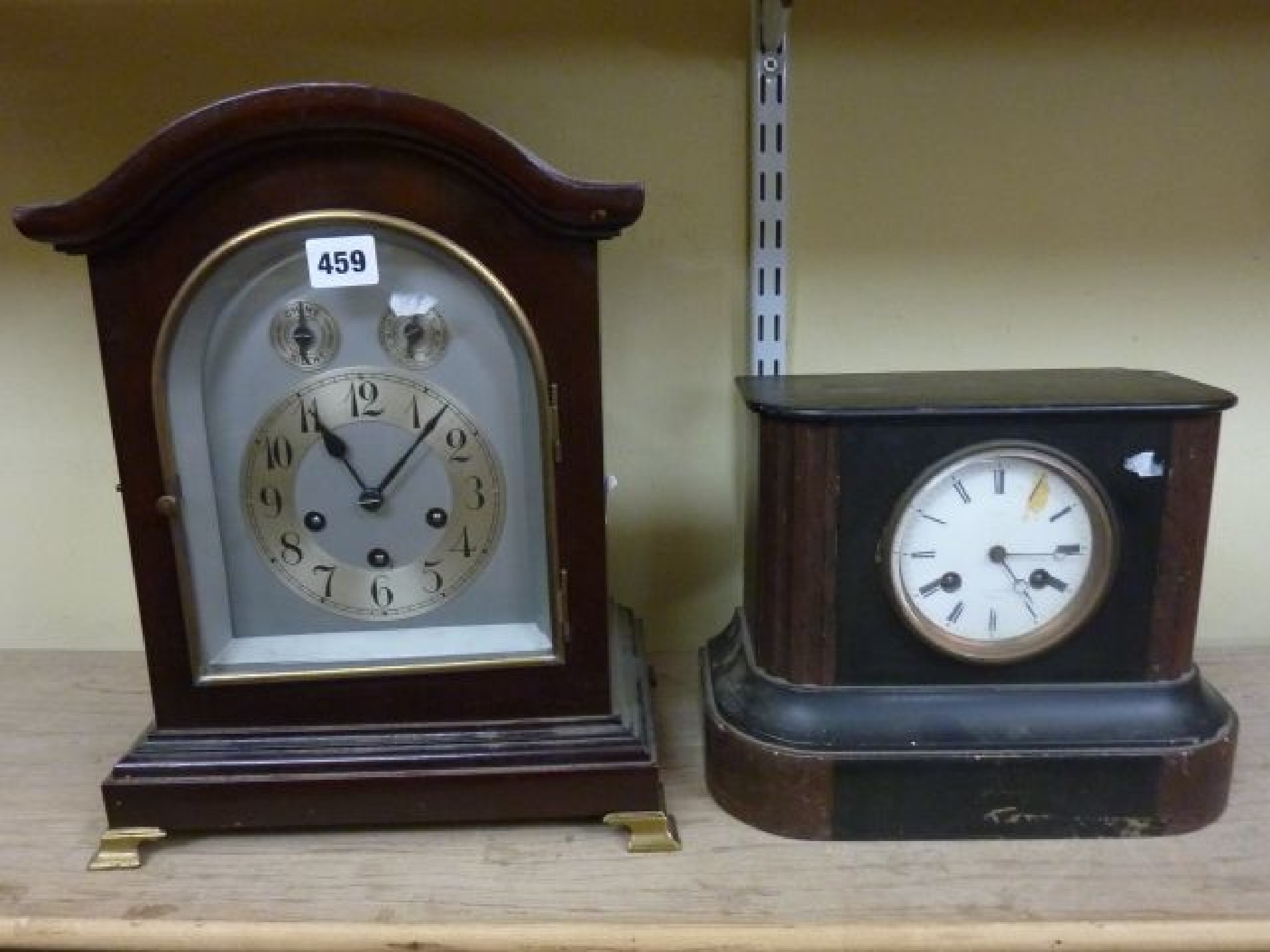 Appraisal: An Edwardian mahogany mantel clock with arched outline and with