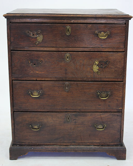 Appraisal: AN TH CENTURY OAK CHEST the top with a moulded