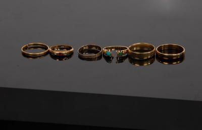 Appraisal: A quantity of gold rings including a cut ct gold