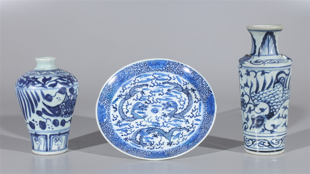 Appraisal: Three Chinese blue and white procelain pieces tallest features a