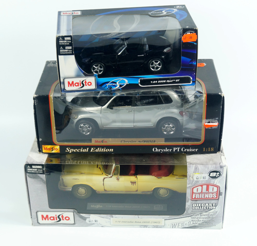 Appraisal: Maisto diecast comprising a Mercedes-Benz SE scale a Chrysler PT